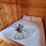 Camping Montana Roja מלון *
