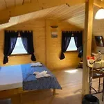 מלון Camping Montana Roja *