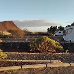 Camping Montana Roja מלון