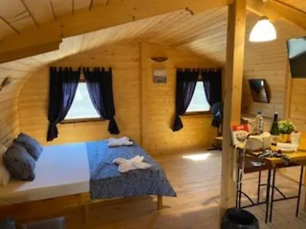 Kemp Camping Montana Roja *