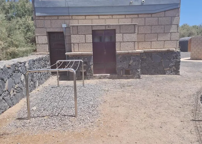 Camping Montana Roja אל מדאנו